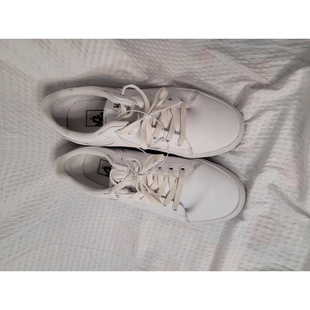 Vans Ward Low Top White Faux Leather Skate Shoes Womens 8.5 500714